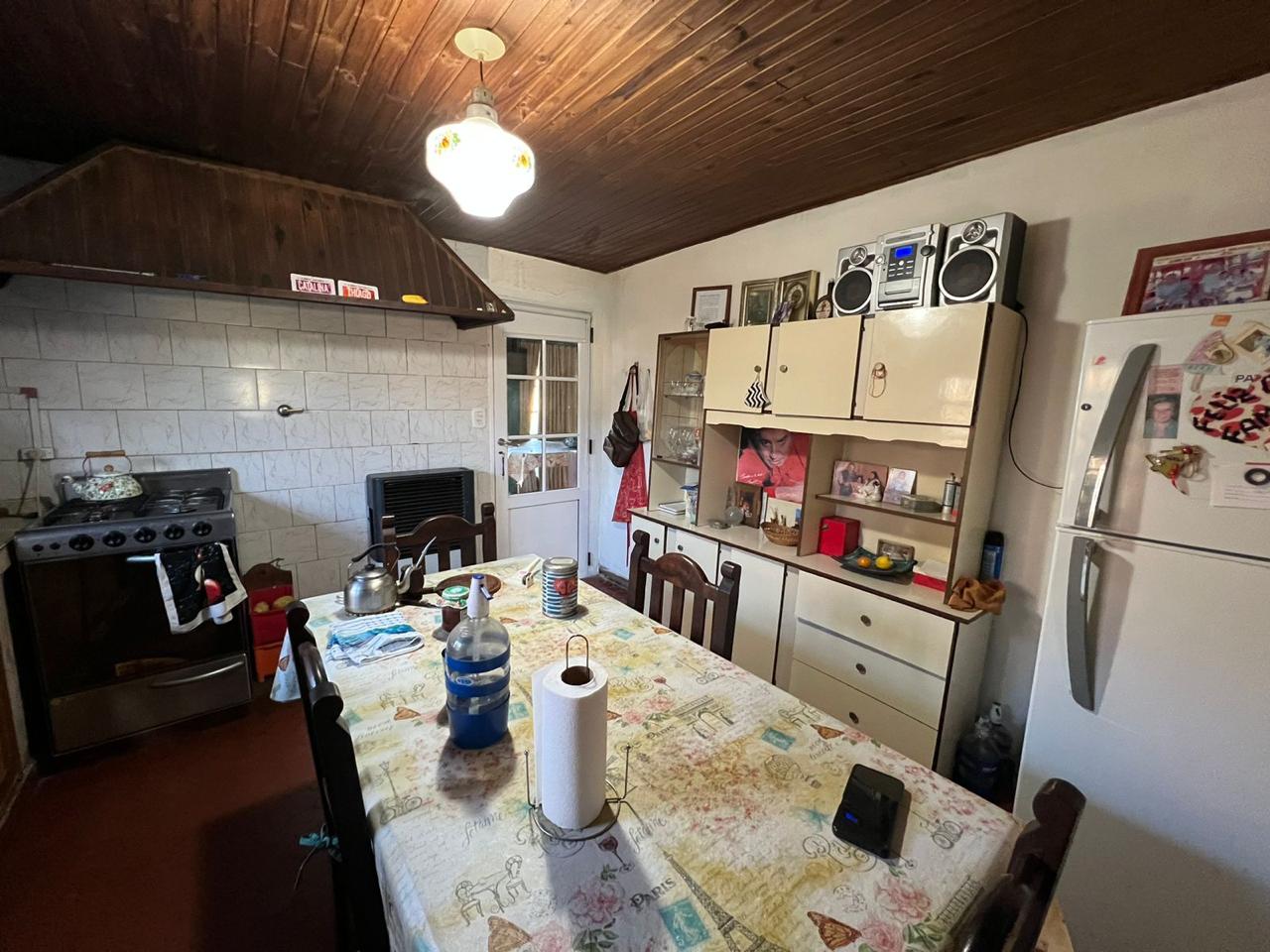 EN VENTA CASA CON DOS LOTES Y DEPTO A TERMINAR