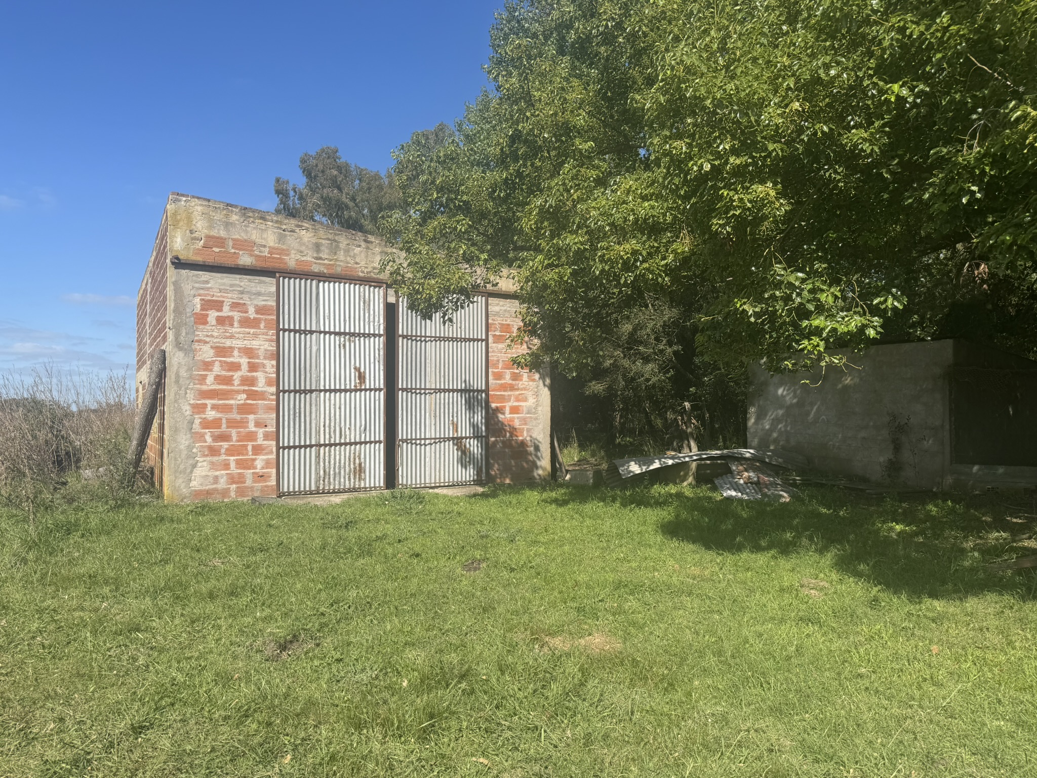 Campo De 30 Hectáreas Con mejoras edilicias Y Uso Mixto